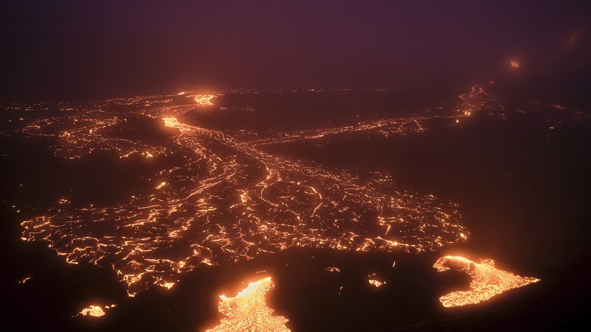 Unikátní záběry: Dron natočil erupci lávy z bezprostřední blízkosti